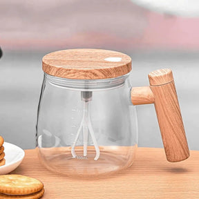 Taza mezcladora eléctrica para café, huevos y leche con chocolate. 